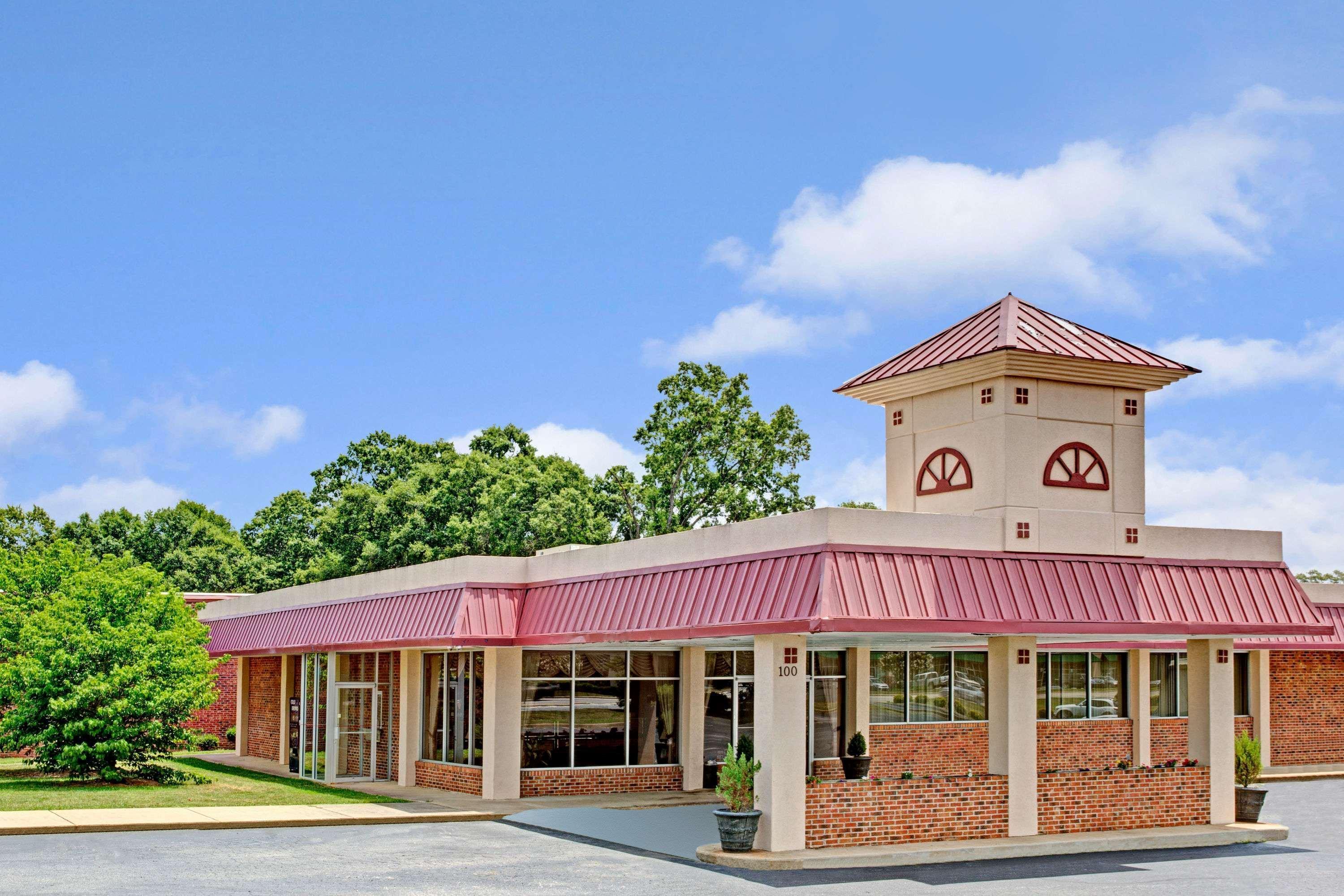 Super 8 By Wyndham Gaffney Hotel Exterior photo